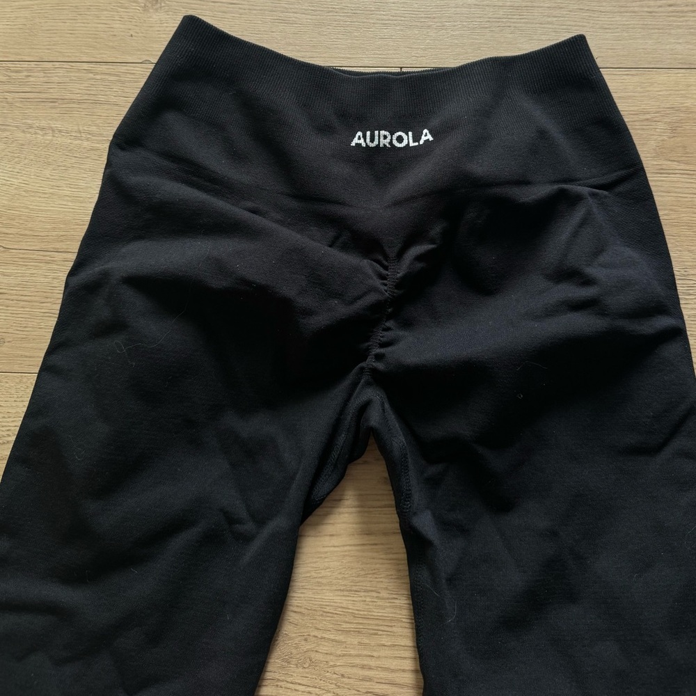 Black scrunch butt leggings